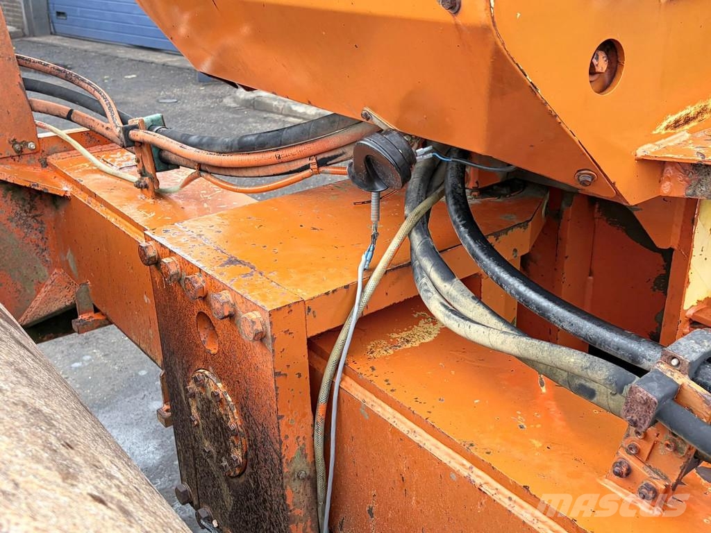 Hamm 2451SD 15.2T Compactor Roller Vibrator 6 Cilinder Kiti volai