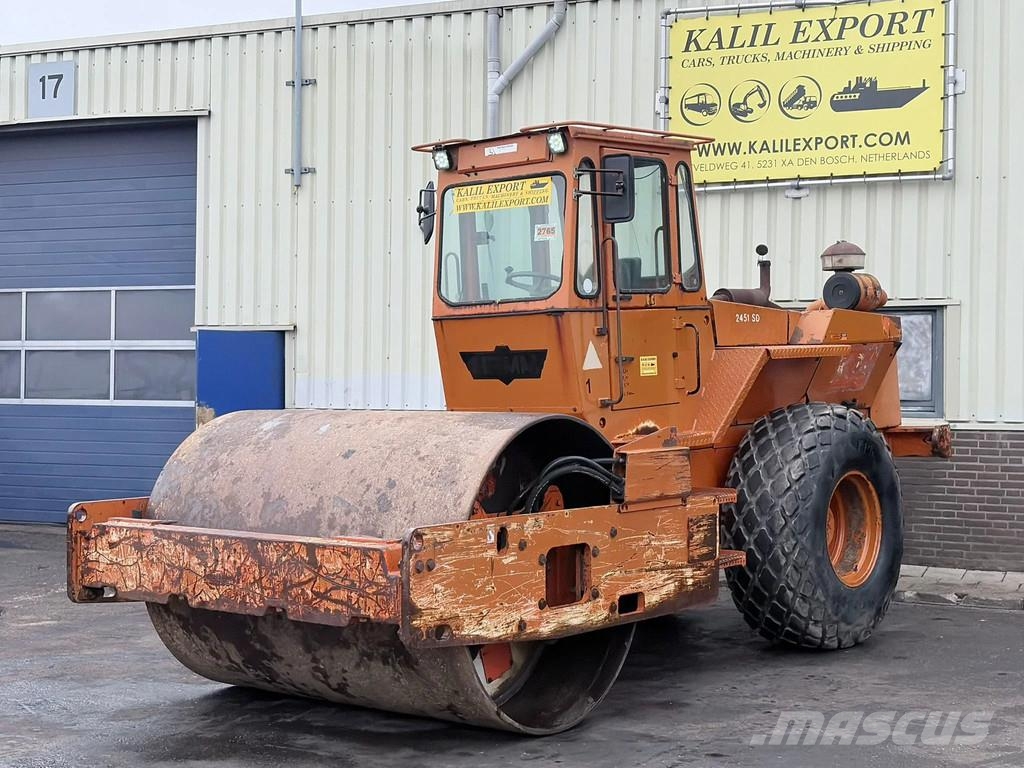Hamm 2451SD 15.2T Compactor Roller Vibrator 6 Cilinder Kiti volai