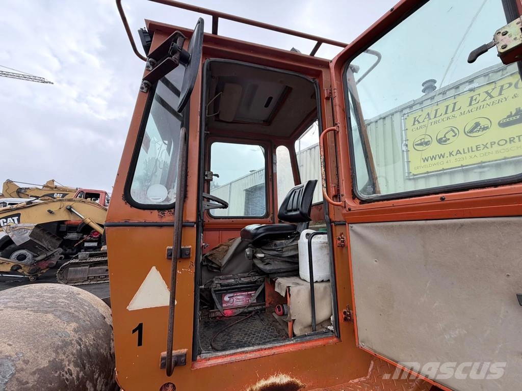 Hamm 2451SD 15.2T Compactor Roller Vibrator 6 Cilinder Kiti volai