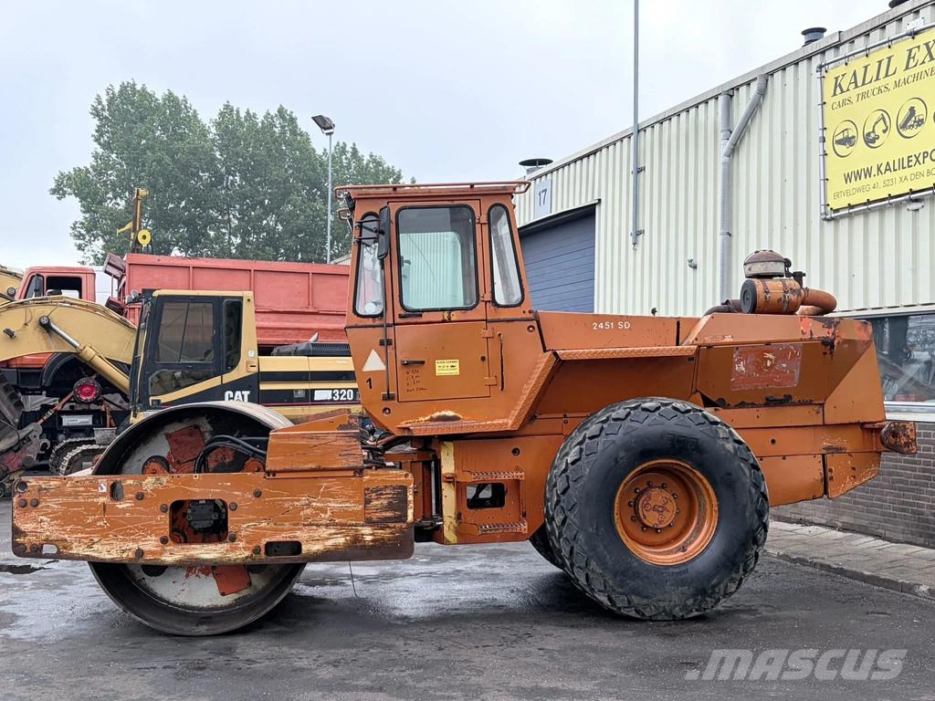 Hamm 2451SD 15.2T Compactor Roller Vibrator 6 Cilinder Kiti volai