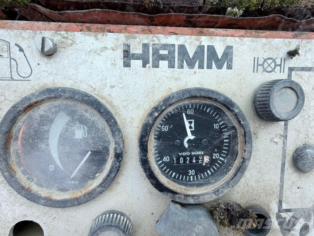 Hamm 2451SD 15.2T Compactor Roller Vibrator 6 Cilinder Kiti volai