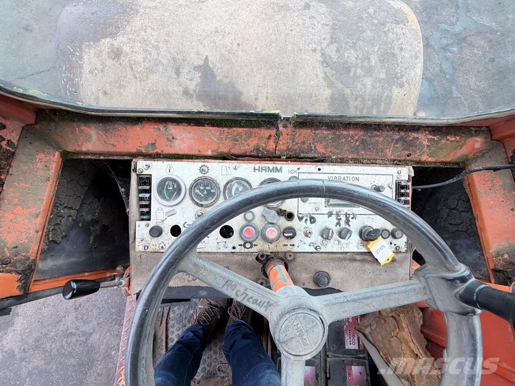 Hamm 2451SD 15.2T Compactor Roller Vibrator 6 Cilinder Kiti volai