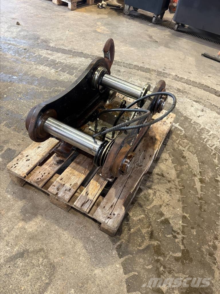 Klepp Mek KM70 Hydraulic Quick Coupler – Volvo EC300EL Quick connectors