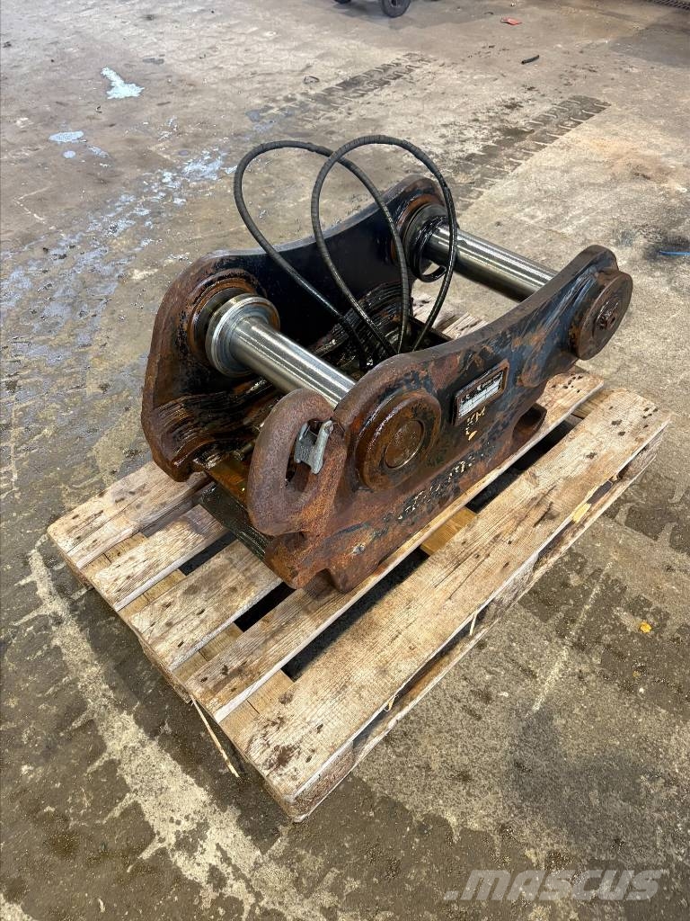 Klepp Mek KM70 Hydraulic Quick Coupler – Volvo EC300EL Quick connectors