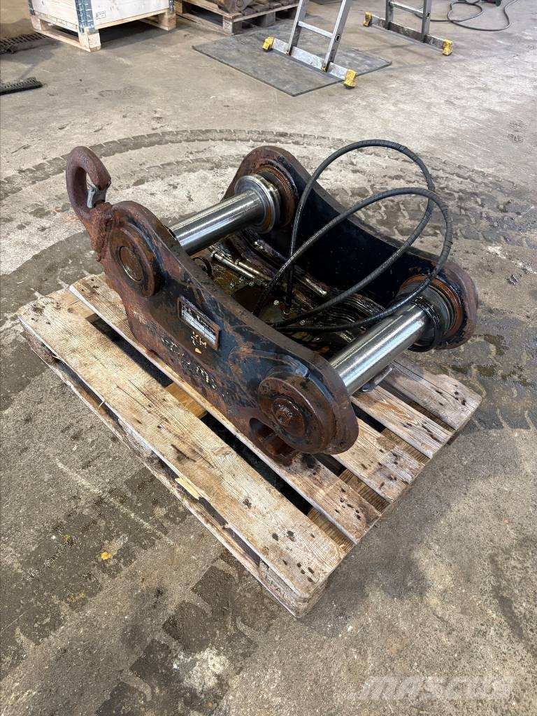 Klepp Mek KM70 Hydraulic Quick Coupler – Volvo EC300EL Quick connectors
