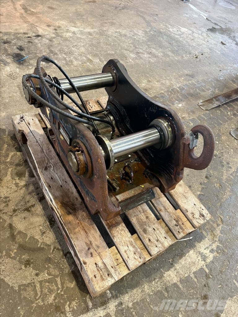 Klepp Mek KM70 Hydraulic Quick Coupler – Volvo EC300EL Quick connectors