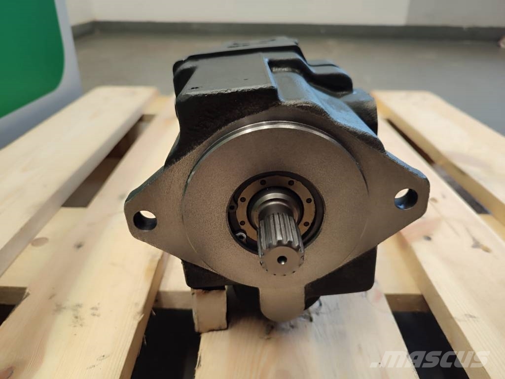  Hydraulic pump 7361279 PVD-1B-27P-8G3-5956A Bobcat 液压