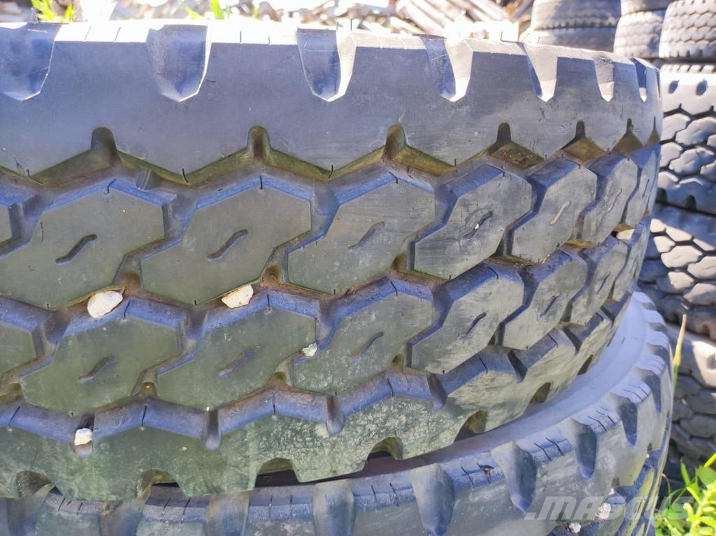 Bridgestone wheels 275/70 R22,5 on Alcoa aluminum rims Neumáticos, ruedas y llantas