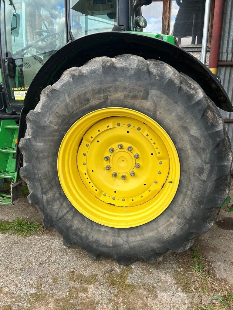John Deere 6R 215 Traktorit