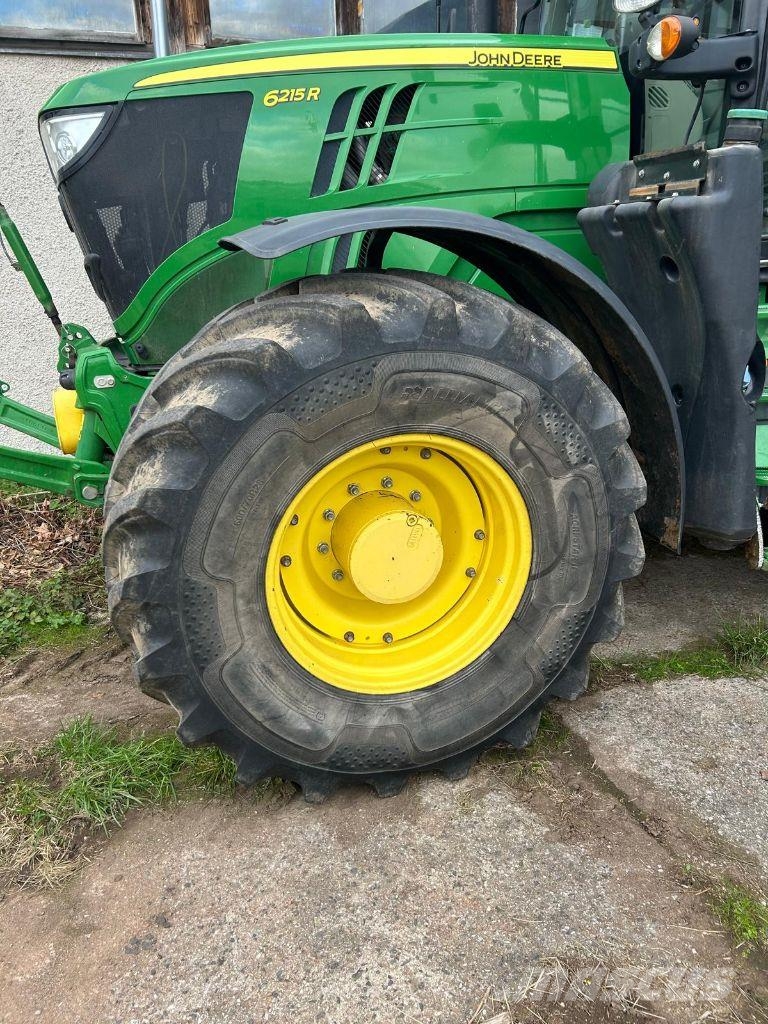 John Deere 6R 215 Traktorit