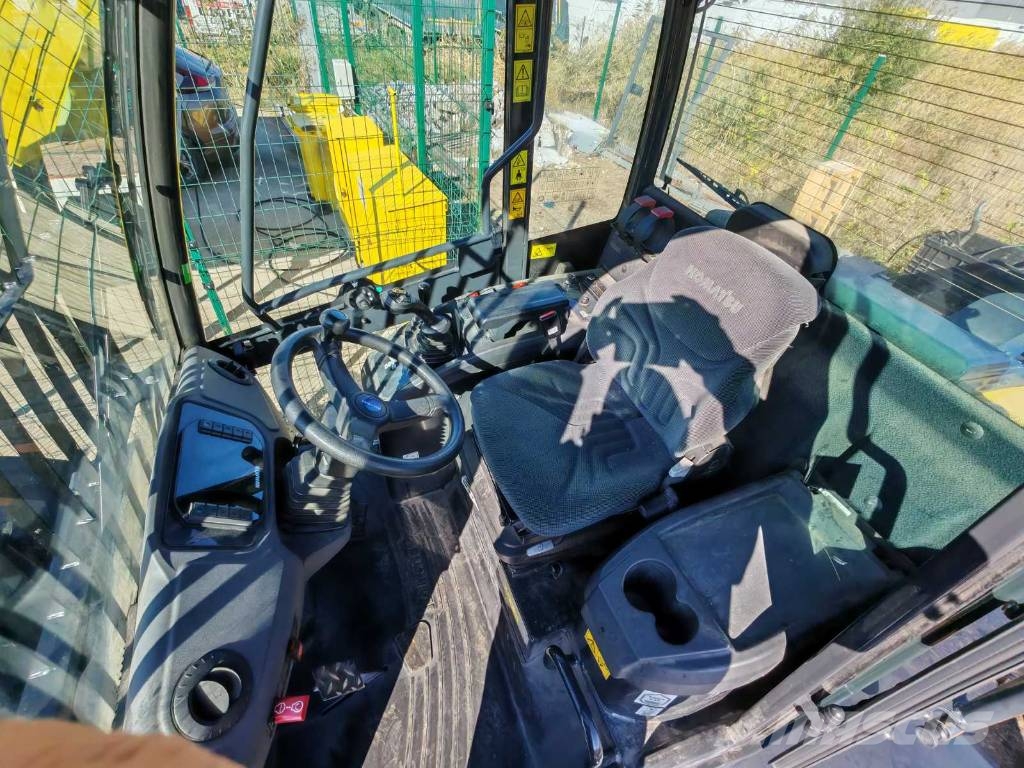 Komatsu WA 100 M-8 Фронтальні навантажувачі