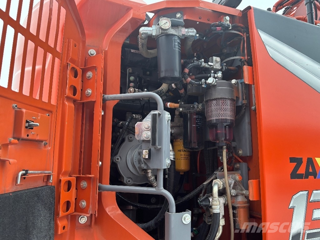 Hitachi ZX 135 US-7 / HW-Metsäalusta, Rasvari, Stage V حفارات زحافة