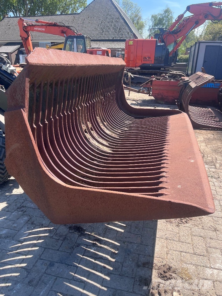 Eurosteel puinriek 2700mm Sw2000 Godets cribleurs