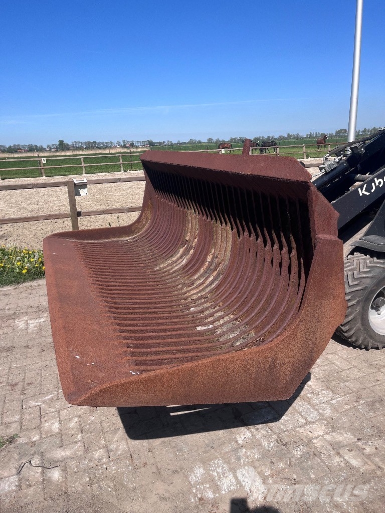 Eurosteel puinriek 2700mm Sw2000 Godets cribleurs