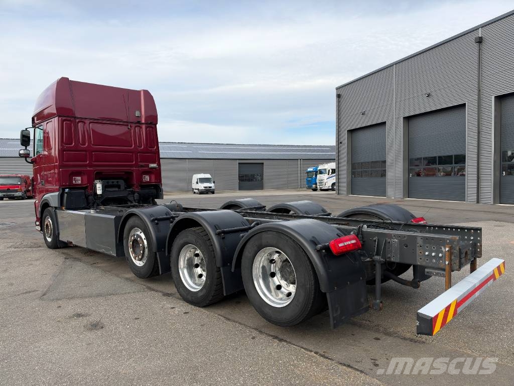 DAF XF530 8x2/4 Super Space Cab chassis Euro 6 Kamioni-šasije