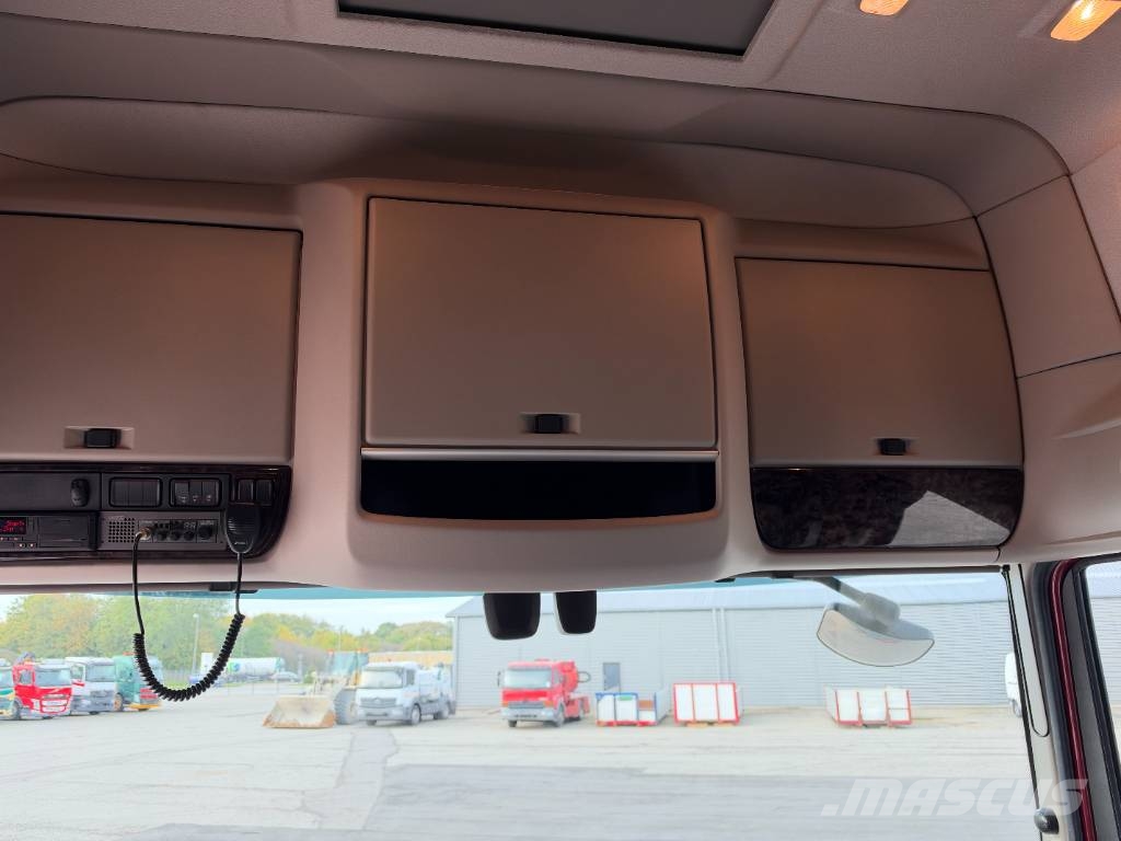 DAF XF530 8x2/4 Super Space Cab chassis Euro 6 Kamioni-šasije