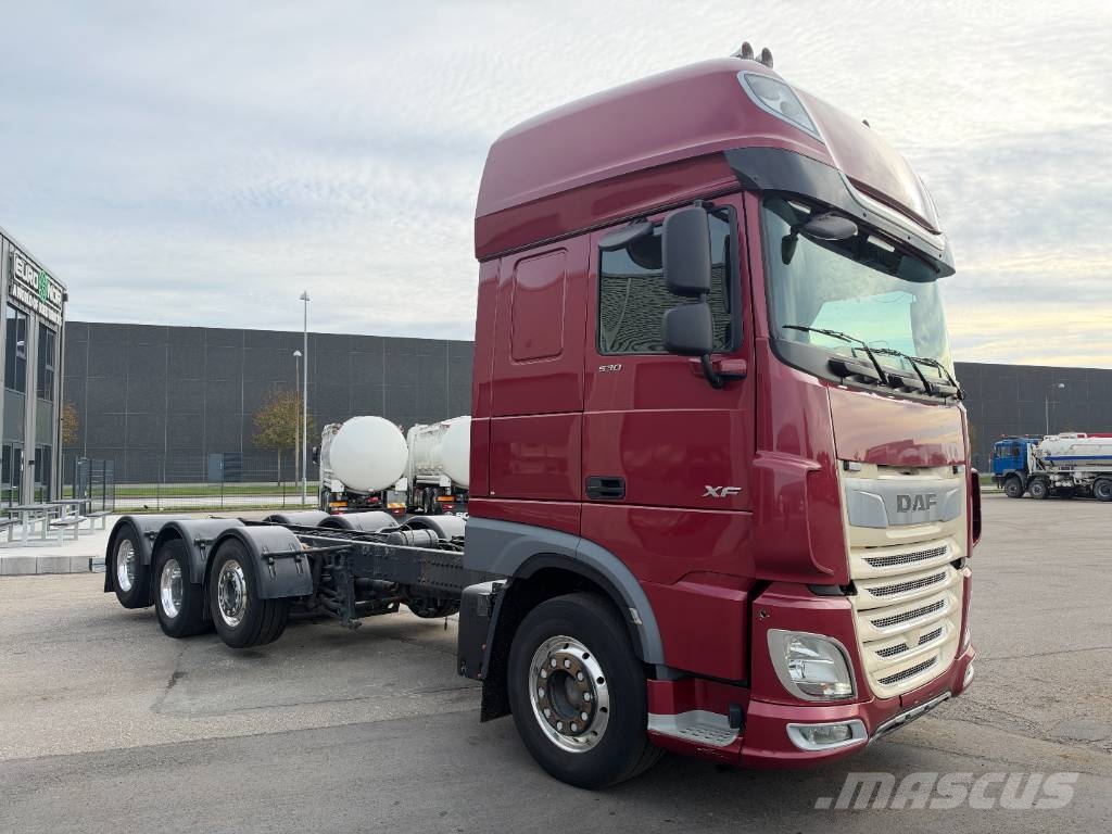 DAF XF530 8x2/4 Super Space Cab chassis Euro 6 Kamioni-šasije