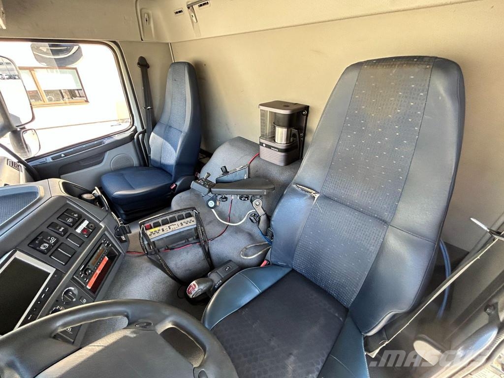 Volvo FM300 6X2 EURO4 + HIAB XS + TIPPER شاحنات الرافعات