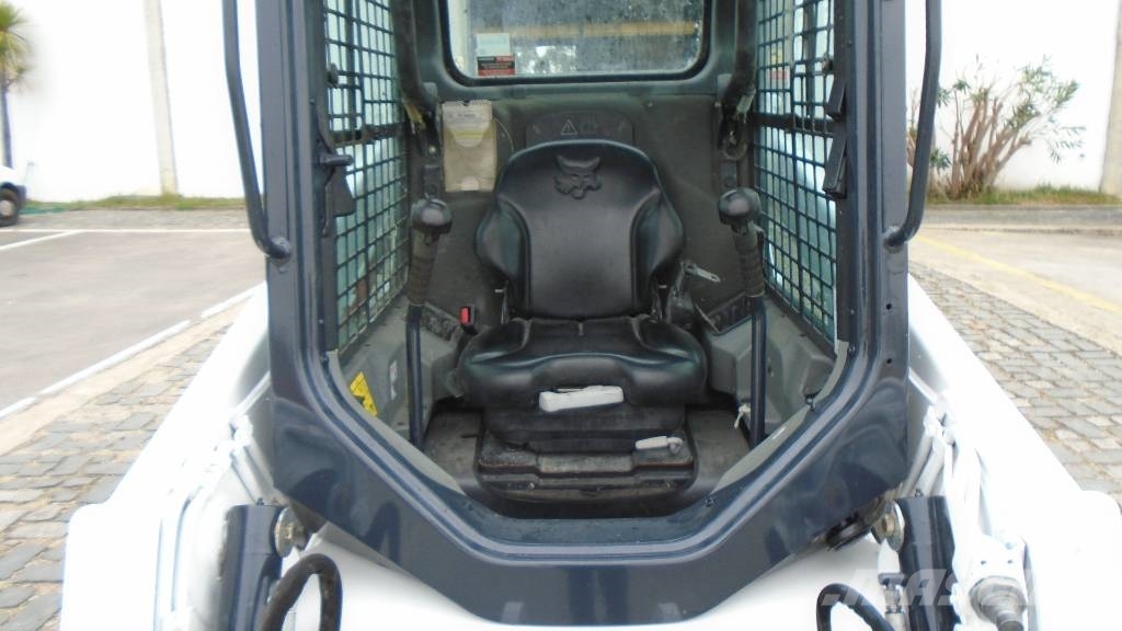 Bobcat T 450 لوادر انزلاقية التوجيه
