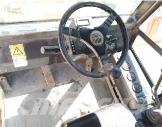 New Holland 12 D Iekrāvēji uz riteņiem