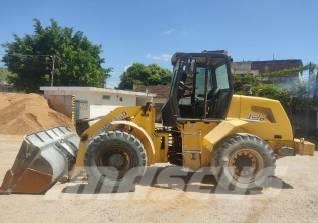 New Holland 12 D Iekrāvēji uz riteņiem