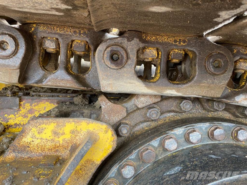 Komatsu D61PXi-24 Верижни булдозери