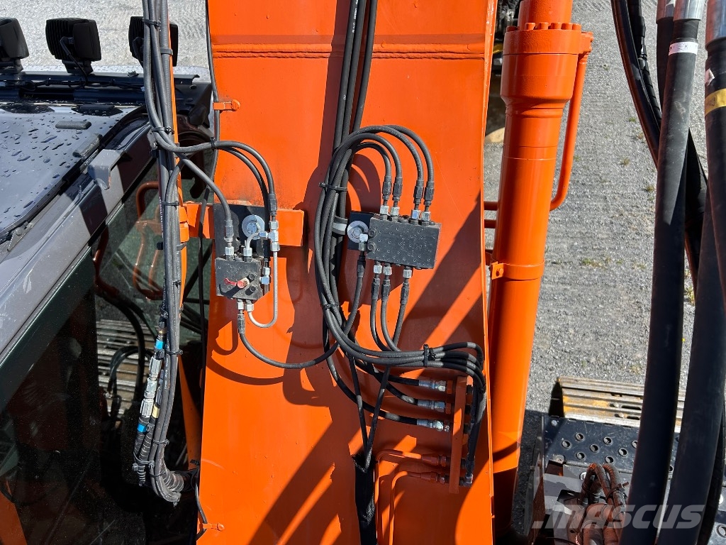 Hitachi ZX 225 USLC-7 Bandgrävare
