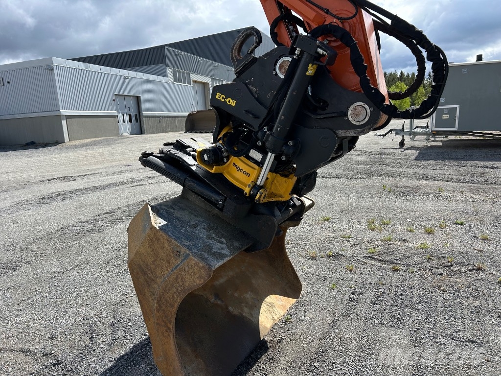 Hitachi ZX 225 USLC-7 Bandgrävare