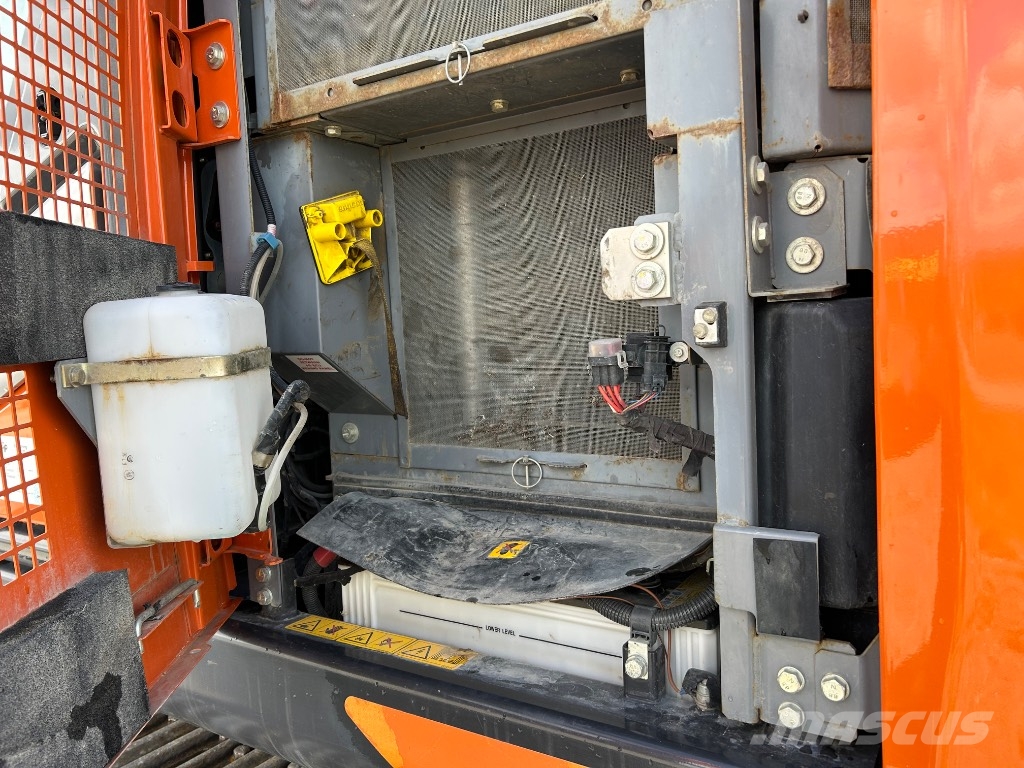 Hitachi ZX 225 USLC-7 Bandgrävare
