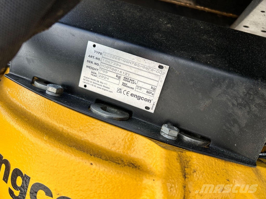 Hitachi ZX 225 USLC-7 Bandgrävare