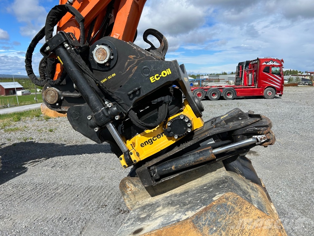 Hitachi ZX 225 USLC-7 Bandgrävare