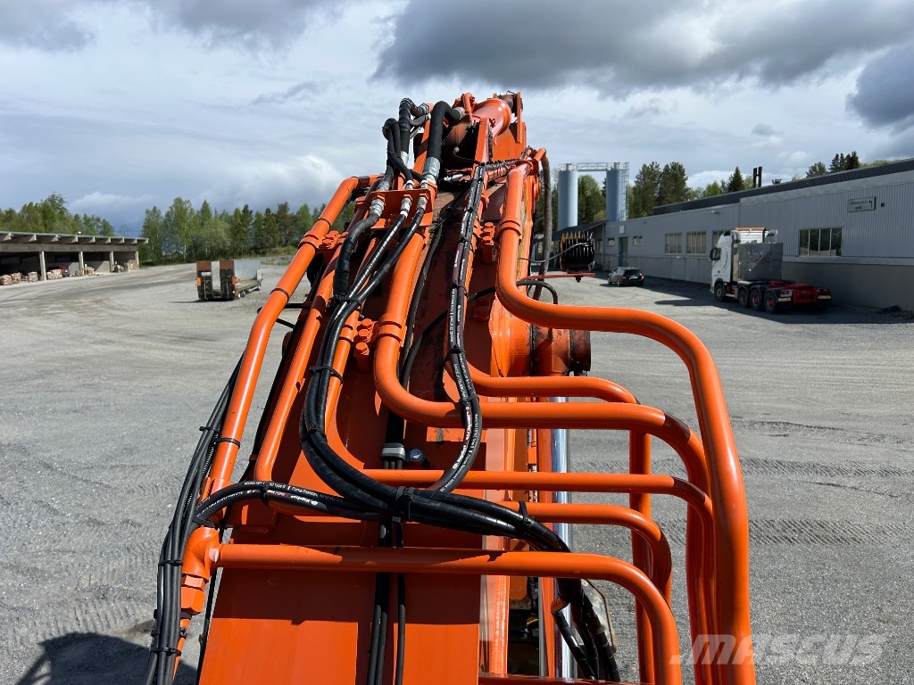 Hitachi ZX 225 USLC-7 Bandgrävare