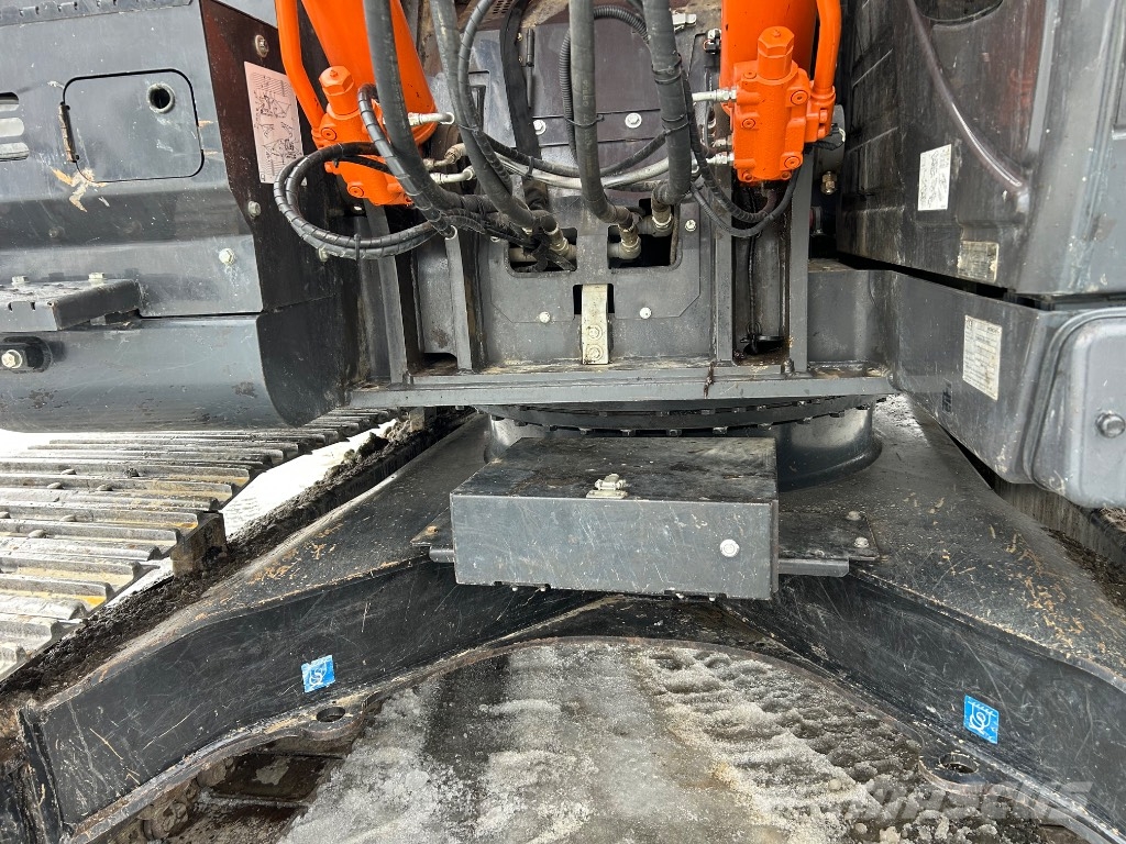 Hitachi ZX 225 USLC-7 Bandgrävare