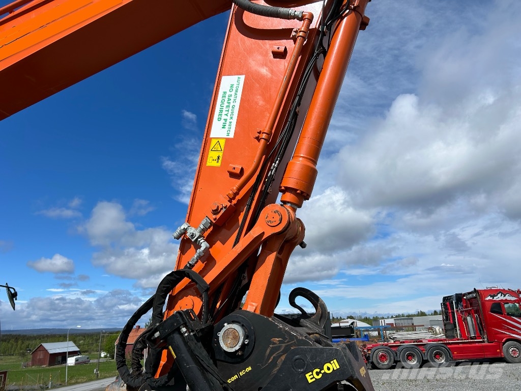 Hitachi ZX 225 USLC-7 Bandgrävare