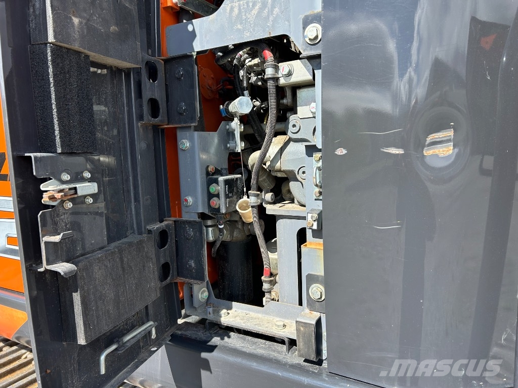 Hitachi ZX 225 USLC-7 Bandgrävare