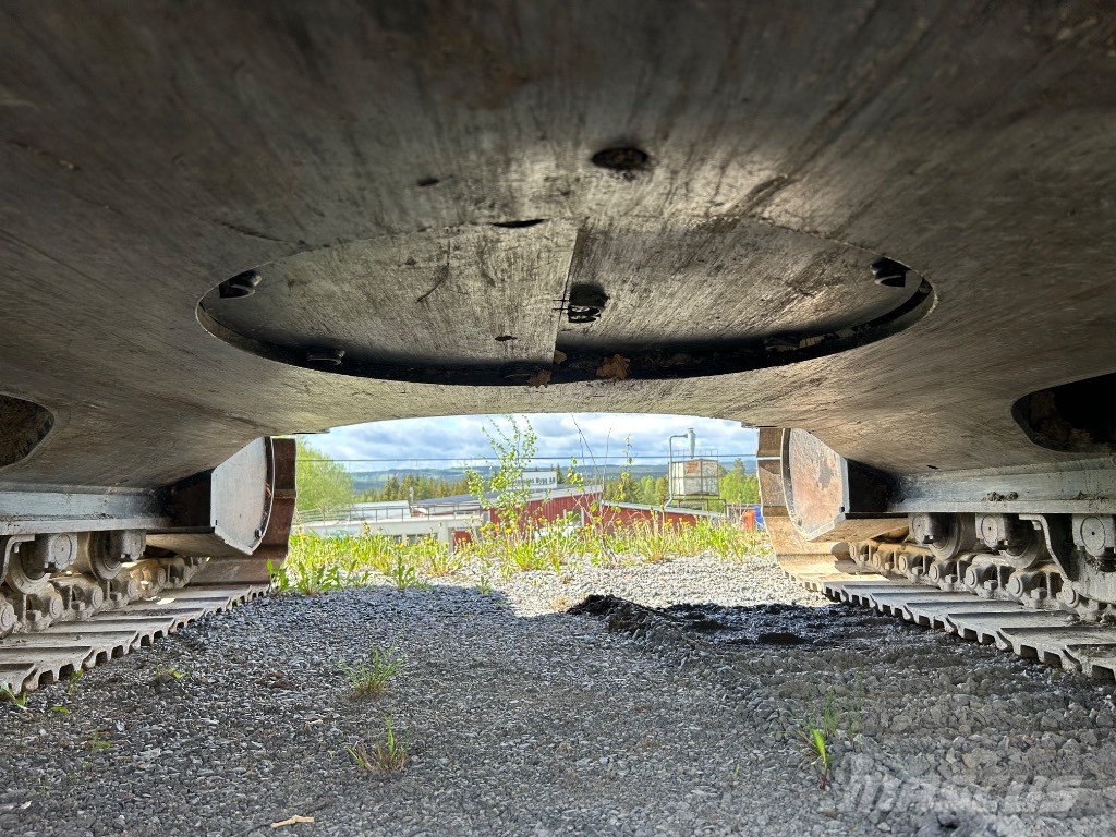 Hitachi ZX 225 USLC-7 Bandgrävare