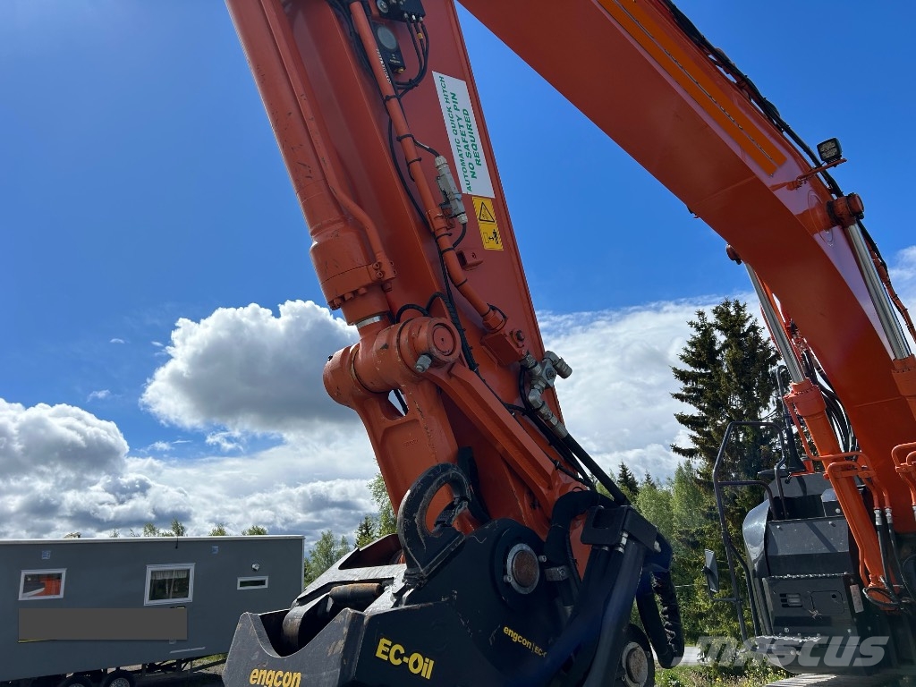 Hitachi ZX 225 USLC-7 Bandgrävare