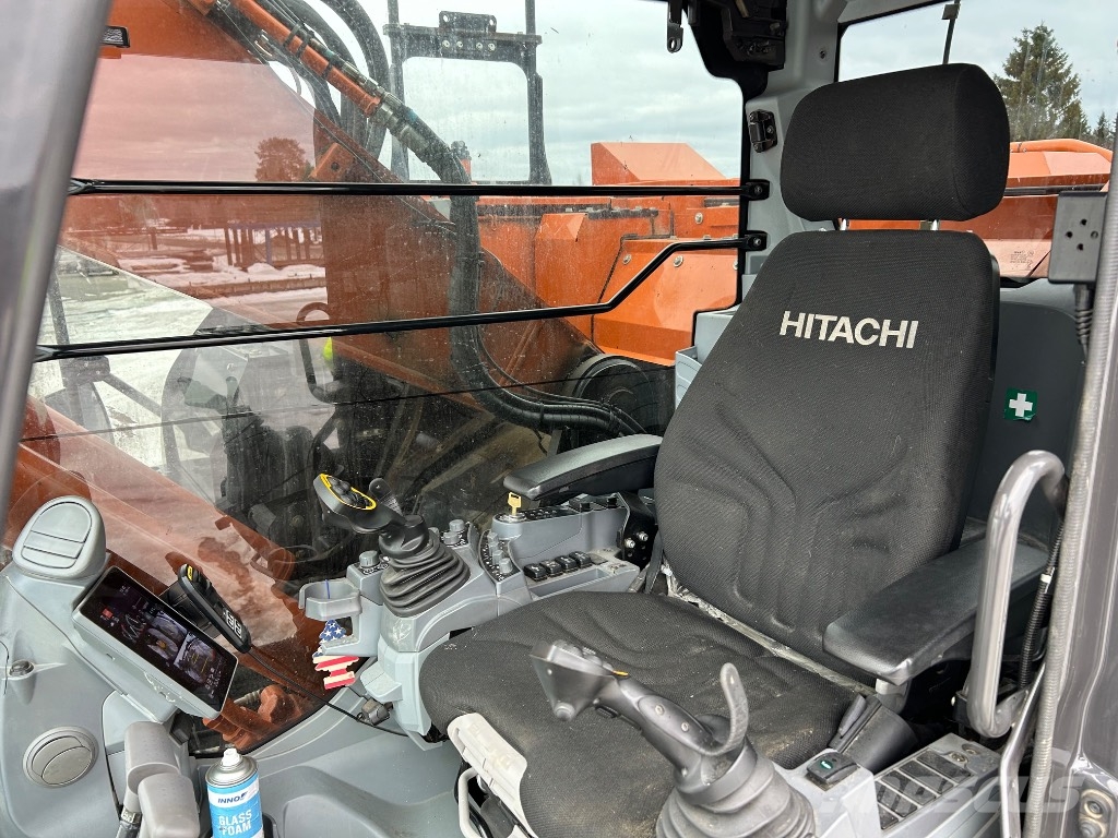 Hitachi ZX 225 USLC-7 Bandgrävare