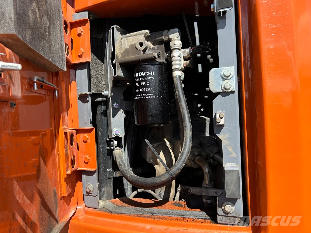 Hitachi ZX 225 USLC-7 Bandgrävare