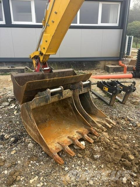 Komatsu WB93R-8E0 Utovarni rovokopači