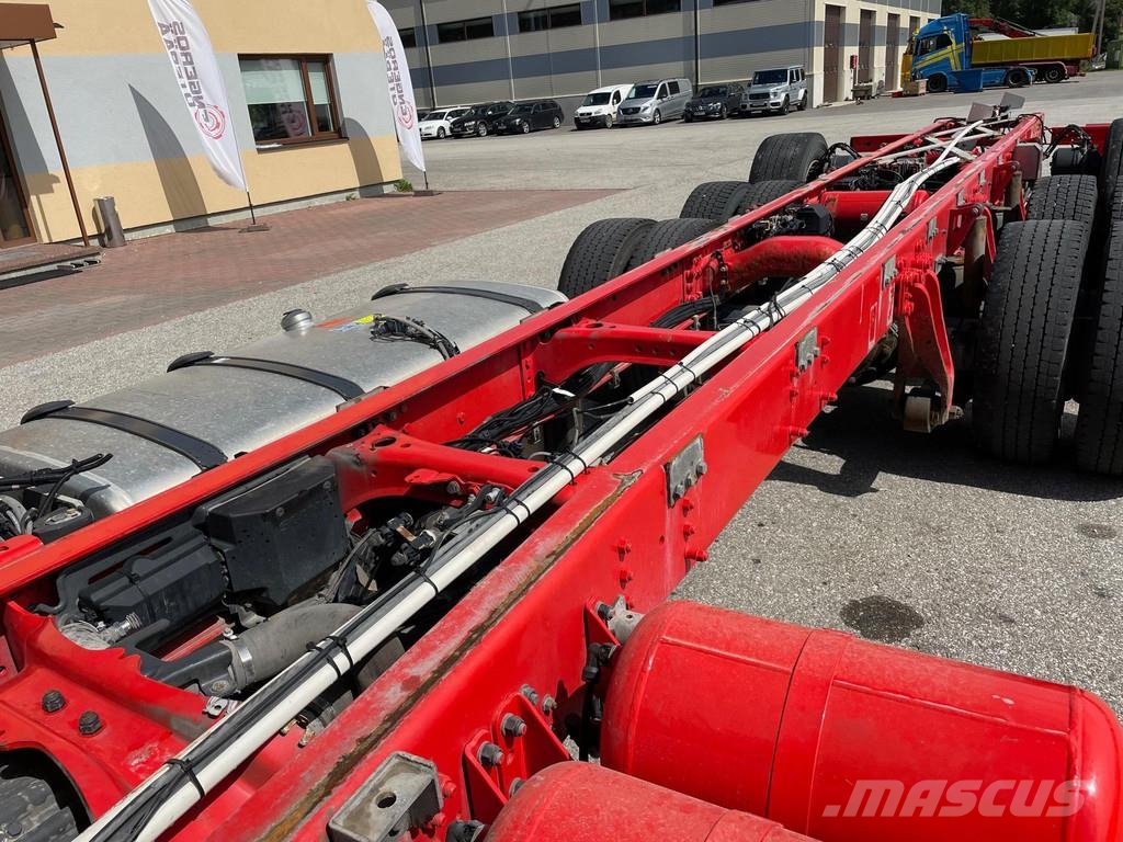 Scania R500 8X4*4 EURO 6 + RETARDER Camiones con chasís y cabina