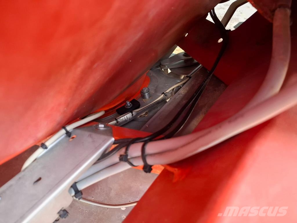 Kuhn Axis 40.1 w ISO Aplicatoare pentru îngrășăminte lichide