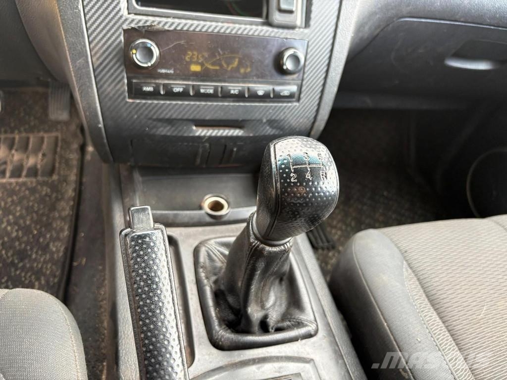Ssangyong REXTON RX290 HR + 4X4 Preču pārvadāšanas furgoni