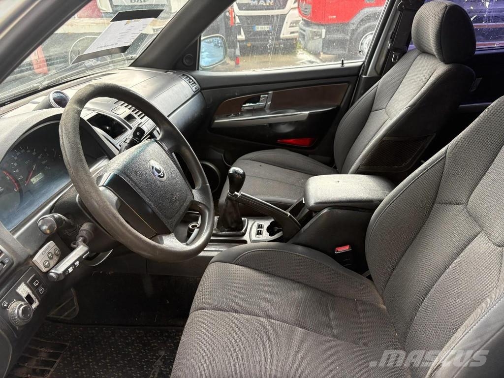 Ssangyong REXTON RX290 HR + 4X4 Preču pārvadāšanas furgoni