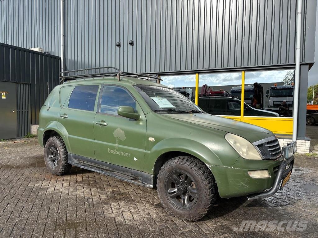 Ssangyong REXTON RX290 HR + 4X4 Preču pārvadāšanas furgoni
