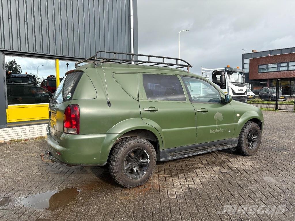 Ssangyong REXTON RX290 HR + 4X4 Preču pārvadāšanas furgoni