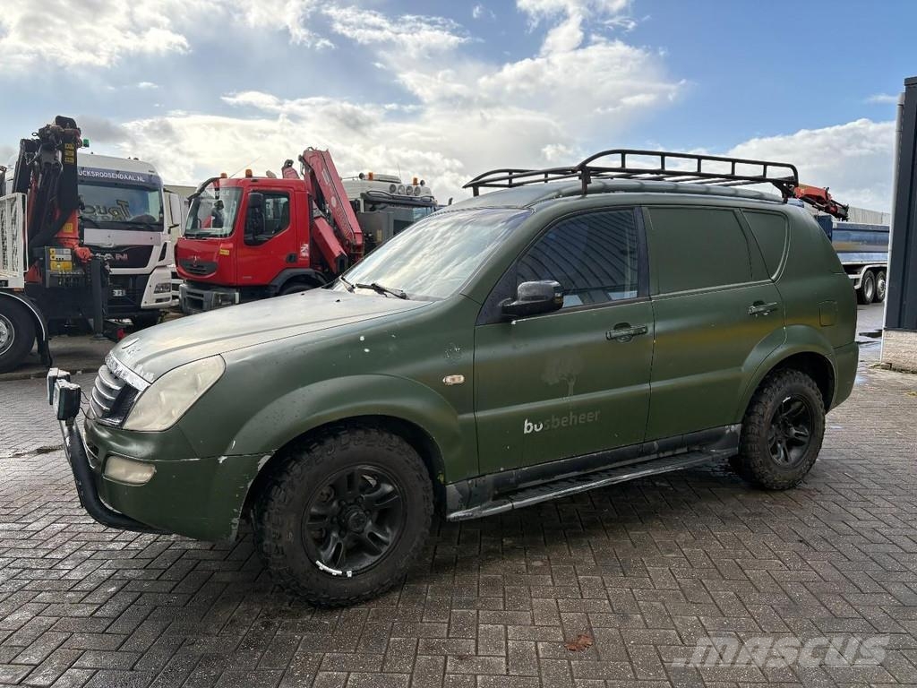 Ssangyong REXTON RX290 HR + 4X4 Preču pārvadāšanas furgoni
