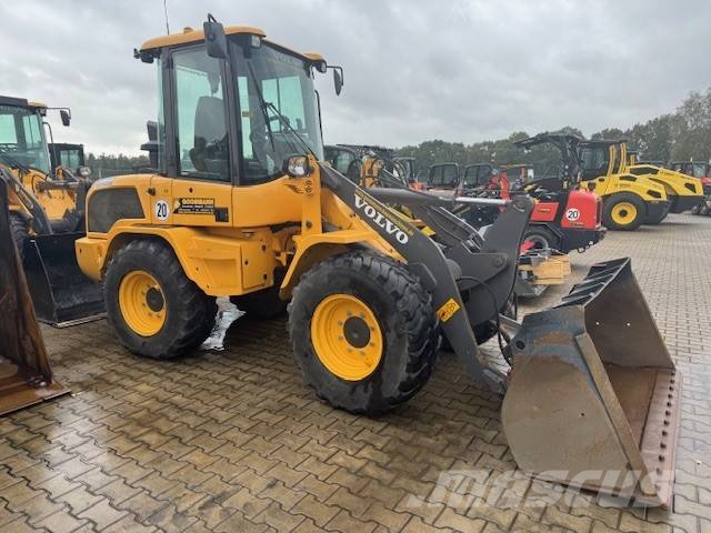 Volvo L 30 G  휠로우더