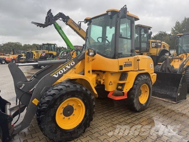 Volvo L 30 G  휠로우더
