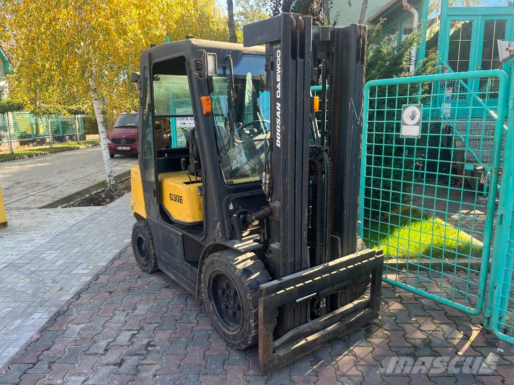 Daewoo G 30 E-3 V-4043 OB شاحنات LPG